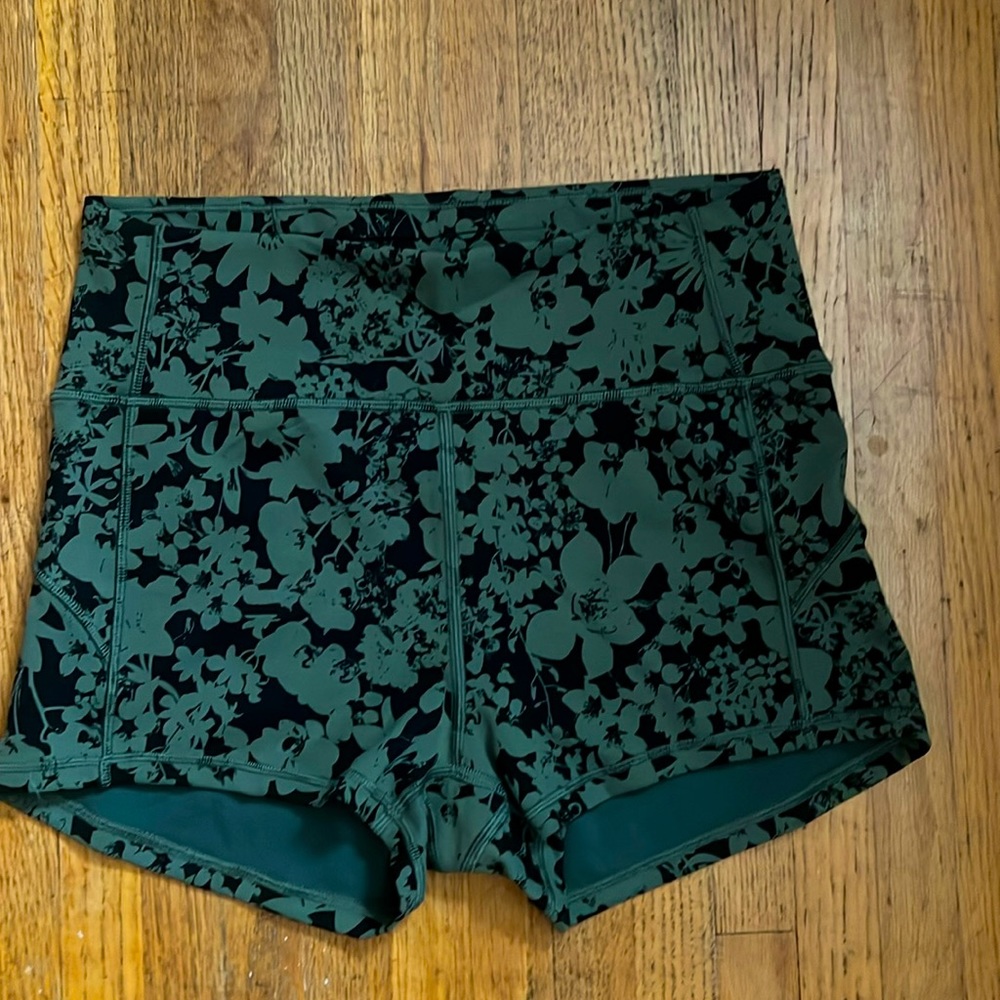 lululemon in movement short, size 8